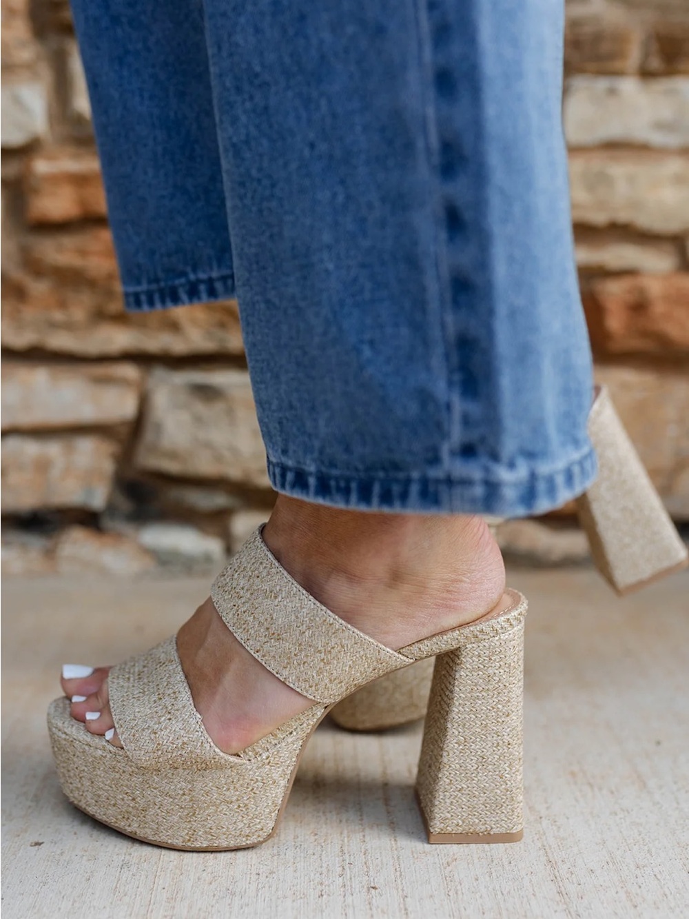 NWT Chinese Laundry raffia platform mule heels